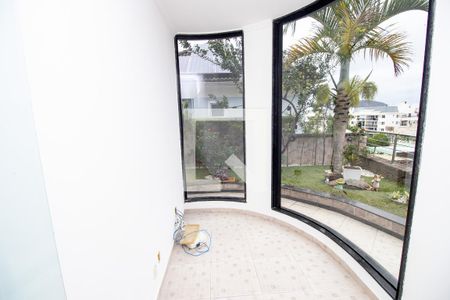 Casa de condomínio para alugar com 600m², 3 quartos e 2 vagasQuarto de Serviço