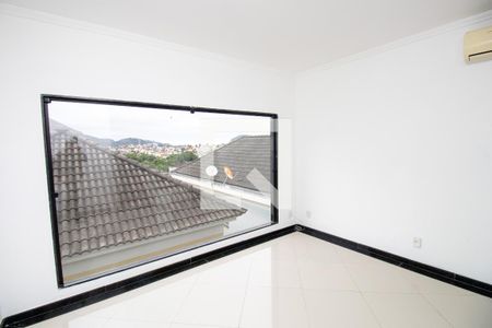 Casa de condomínio para alugar com 600m², 3 quartos e 2 vagasQuarto 3