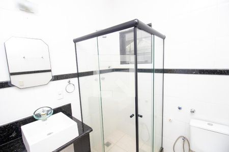 Casa de condomínio para alugar com 600m², 3 quartos e 2 vagasBanheiro quarto 3