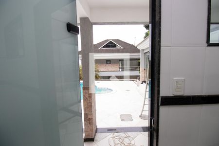 Casa de condomínio para alugar com 600m², 3 quartos e 2 vagasBanheiro externo