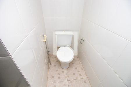 Casa de condomínio para alugar com 600m², 3 quartos e 2 vagasBanheiro de serviço