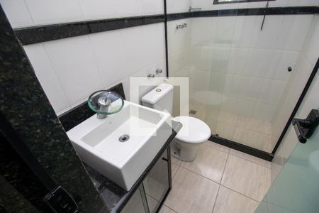 Casa de condomínio para alugar com 600m², 3 quartos e 2 vagasBanheiro quarto 2