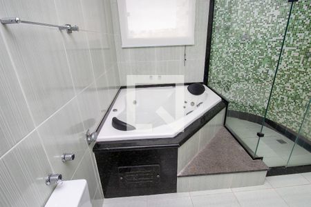 Casa de condomínio para alugar com 600m², 3 quartos e 2 vagasBanheiro quarto 1