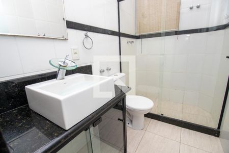 Casa de condomínio para alugar com 600m², 3 quartos e 2 vagasBanheiro quarto 3