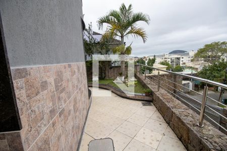 Casa de condomínio para alugar com 600m², 3 quartos e 2 vagasÁrea externa