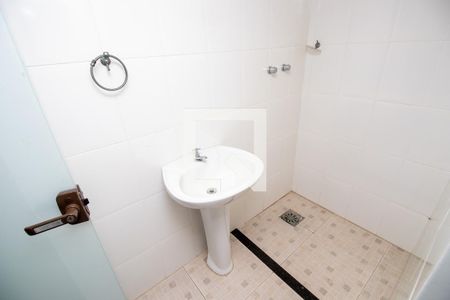 Casa de condomínio para alugar com 600m², 3 quartos e 2 vagasBanheiro de serviço