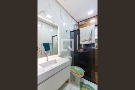 Casa à venda com 286m², 4 quartos e 2 vagas Casa à venda com 286m², 4 quartos e 2 vagasBanheiro