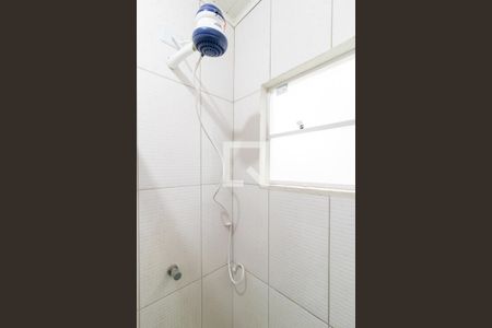 Detalhe do banheiro de kitnet/studio para alugar com 1 quarto, 32m² em Novo Mundo, Curitiba