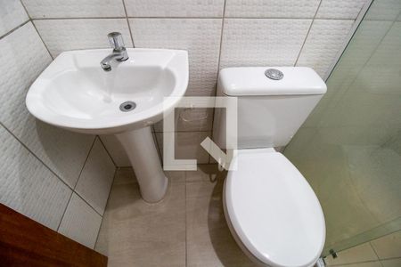 Banheiro Social de kitnet/studio para alugar com 1 quarto, 32m² em Novo Mundo, Curitiba