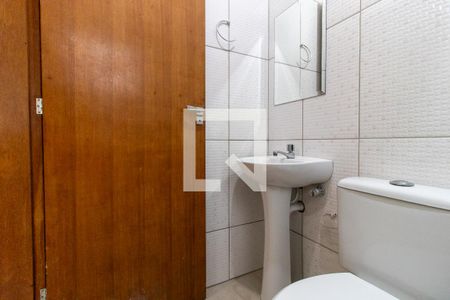 Banheiro Social de kitnet/studio para alugar com 1 quarto, 32m² em Novo Mundo, Curitiba