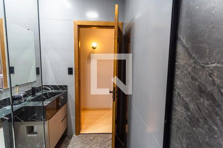 Casa à venda com 129m², 3 quartos e 2 vagas Casa à venda com 129m², 3 quartos e 2 vagasBanheiro Social