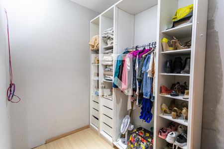 Casa à venda com 129m², 3 quartos e 2 vagas Casa à venda com 129m², 3 quartos e 2 vagasCloset da Suíte