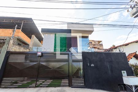 Casa à venda com 129m², 3 quartos e 2 vagas Casa à venda com 129m², 3 quartos e 2 vagasFachada