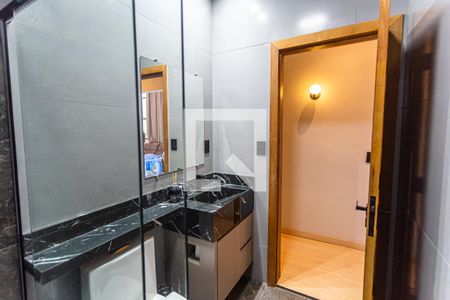 Casa à venda com 129m², 3 quartos e 2 vagas Casa à venda com 129m², 3 quartos e 2 vagasBanheiro Social