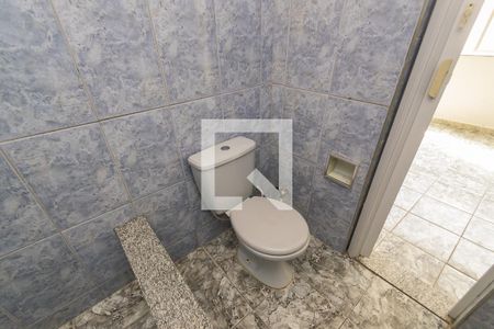 Casa de condomínio para alugar com 80m², 3 quartos e sem vagaBanheiro da Suíte