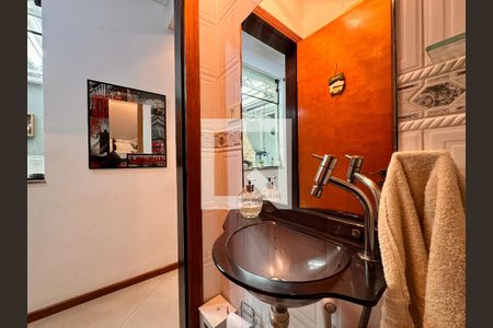 Casa à venda com 140m², 3 quartos e 2 vagas Casa à venda com 140m², 3 quartos e 2 vagasLavabo