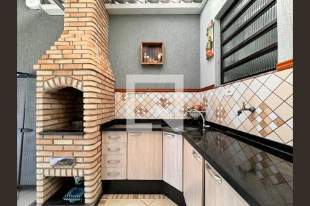 Casa à venda com 140m², 3 quartos e 2 vagas Casa à venda com 140m², 3 quartos e 2 vagasChurrasqueira