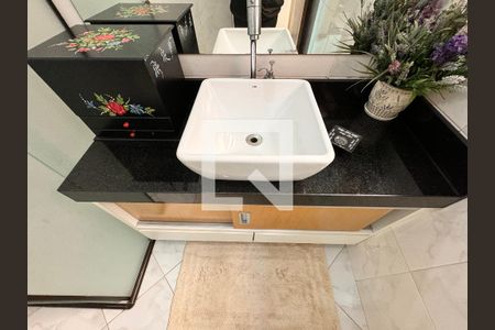 Casa à venda com 140m², 3 quartos e 2 vagas Casa à venda com 140m², 3 quartos e 2 vagasBanheiro