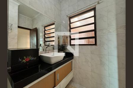 Casa à venda com 140m², 3 quartos e 2 vagas Casa à venda com 140m², 3 quartos e 2 vagasBanheiro