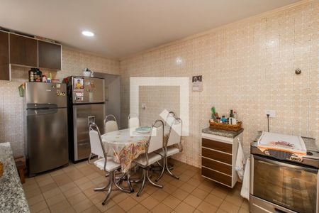 Casa à venda com 138m², 4 quartos e 2 vagas Casa à venda com 138m², 4 quartos e 2 vagasCozinha