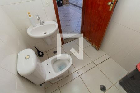 Casa à venda com 200m², 4 quartos e 3 vagasBanheiro 2