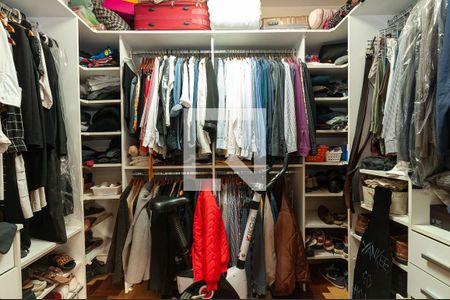 Casa à venda com 290m², 4 quartos e 2 vagasCloset do quarto 1 Suíte