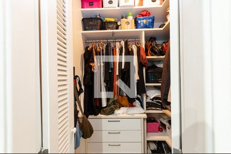 Closet Quarto 2 de casa à venda com 4 quartos, 290m² em Vila Romana, São Paulo