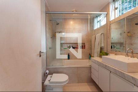 Casa à venda com 290m², 4 quartos e 2 vagasBanheiro do quarto 1 Suíte