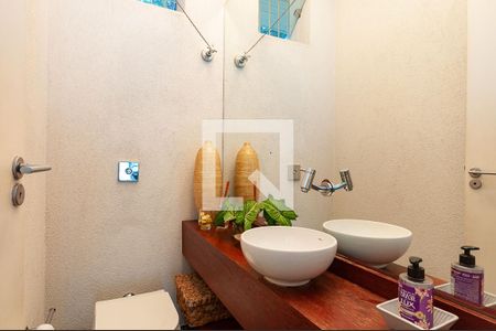 Casa à venda com 290m², 4 quartos e 2 vagasLavabo