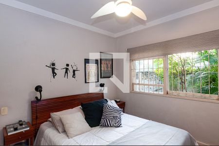 Casa à venda com 290m², 4 quartos e 2 vagasQuarto 1 Suíte