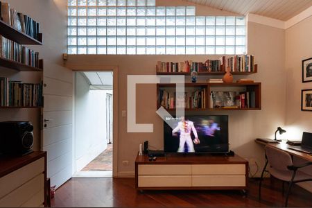 Casa à venda com 290m², 4 quartos e 2 vagasSala de TV