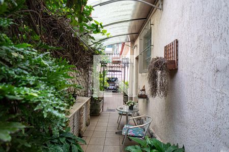 Casa à venda com 139m², 6 quartos e 2 vagasEntrada lateral