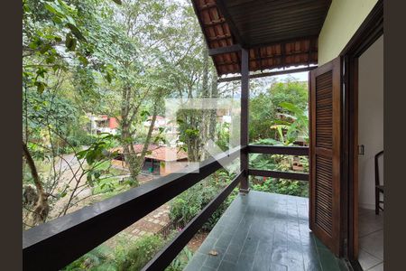 Casa de condomínio à venda com 150m², 4 quartos e 3 vagasSuíte - varanda