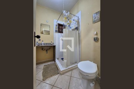 Casa de condomínio à venda com 150m², 4 quartos e 3 vagasBanheiro social