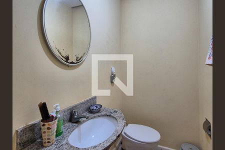 Casa de condomínio à venda com 150m², 4 quartos e 3 vagasLavabo