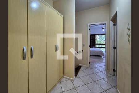 Casa de condomínio à venda com 150m², 4 quartos e 3 vagasHall