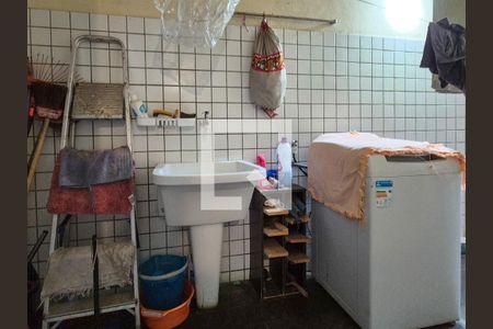 Casa de condomínio à venda com 150m², 4 quartos e 3 vagasÁrea de serviço