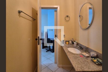 Casa de condomínio à venda com 150m², 4 quartos e 3 vagasBanheiro da Suíte