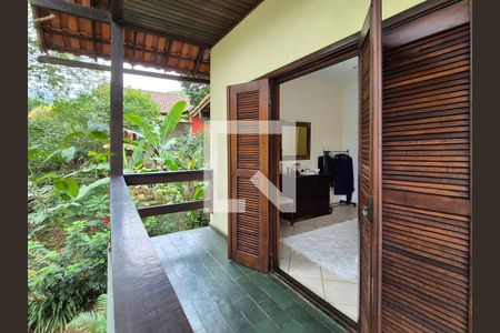 Casa de condomínio à venda com 150m², 4 quartos e 3 vagasSuíte - varanda