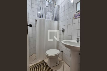 Casa de condomínio à venda com 150m², 4 quartos e 3 vagasBanheiro de serviço