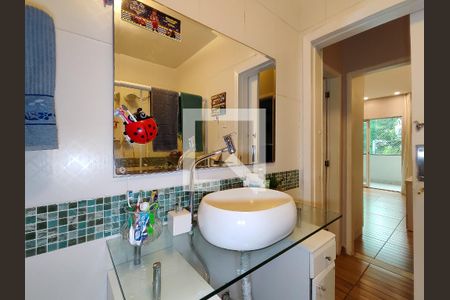 Casa à venda com 266m², 3 quartos e 3 vagas Casa à venda com 266m², 3 quartos e 3 vagasBanheiro Corredor