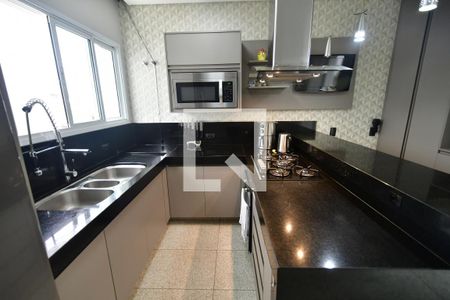 Casa de condomínio à venda com 311m², 4 quartos e 4 vagasCozinha