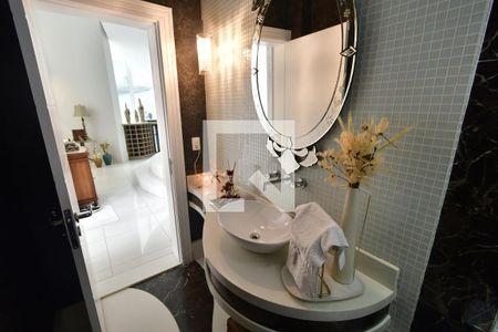 Casa de condomínio à venda com 311m², 4 quartos e 4 vagasLavabo