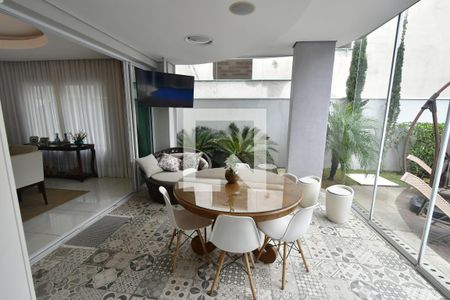 Casa de condomínio à venda com 311m², 4 quartos e 4 vagasVaranda