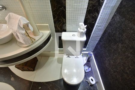 Casa de condomínio à venda com 311m², 4 quartos e 4 vagasLavabo