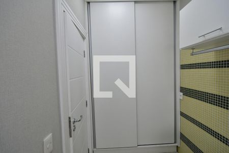 Casa de condomínio à venda com 311m², 4 quartos e 4 vagasÁrea de Serviço - Armário