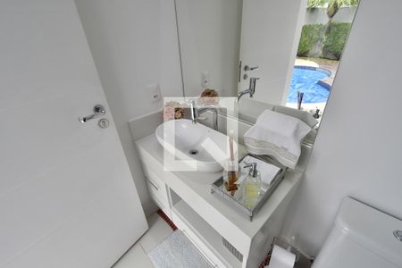 Casa de condomínio à venda com 311m², 4 quartos e 4 vagasBanheiro de serviço