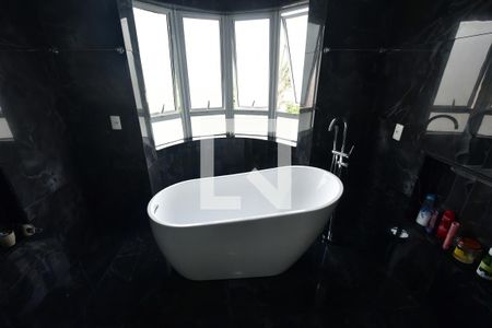 Casa de condomínio à venda com 311m², 4 quartos e 4 vagasBanheiro 4 - Suíte