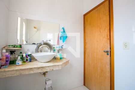 Casa à venda com 300m², 3 quartos e 3 vagasBanheiro do quarto 1