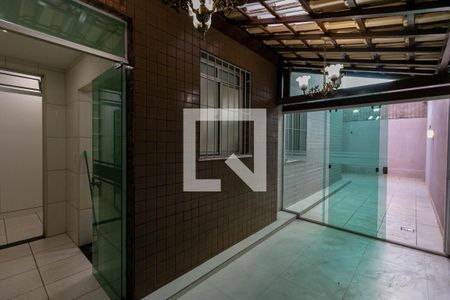 Apartamento à venda com 180m², 3 quartos e 2 vagas Apartamento à venda com 180m², 3 quartos e 2 vagasÁrea Externa